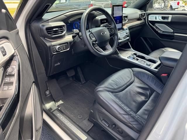 Used 2023 Ford Explorer Platinum w/ Technology Package AWD/4WD image 10