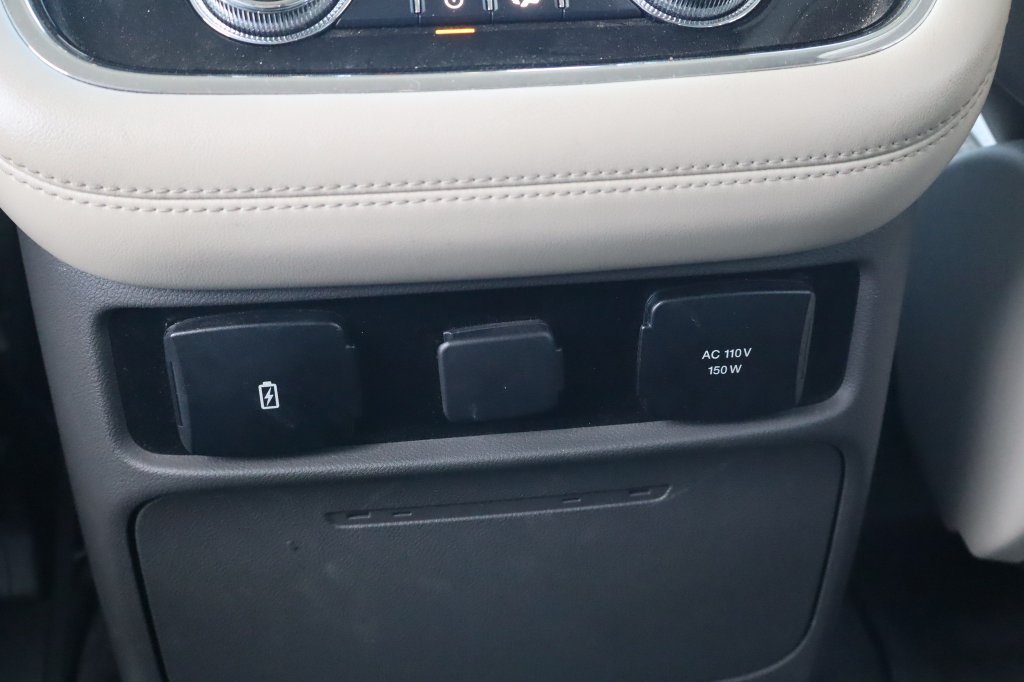 Used 2018 Lincoln Navigator L Select RWD image 34
