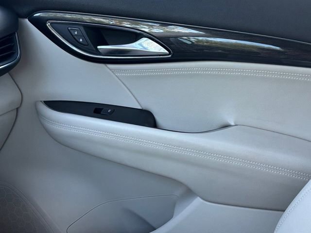 Used 2021 Buick Envision Essence FWD image 30