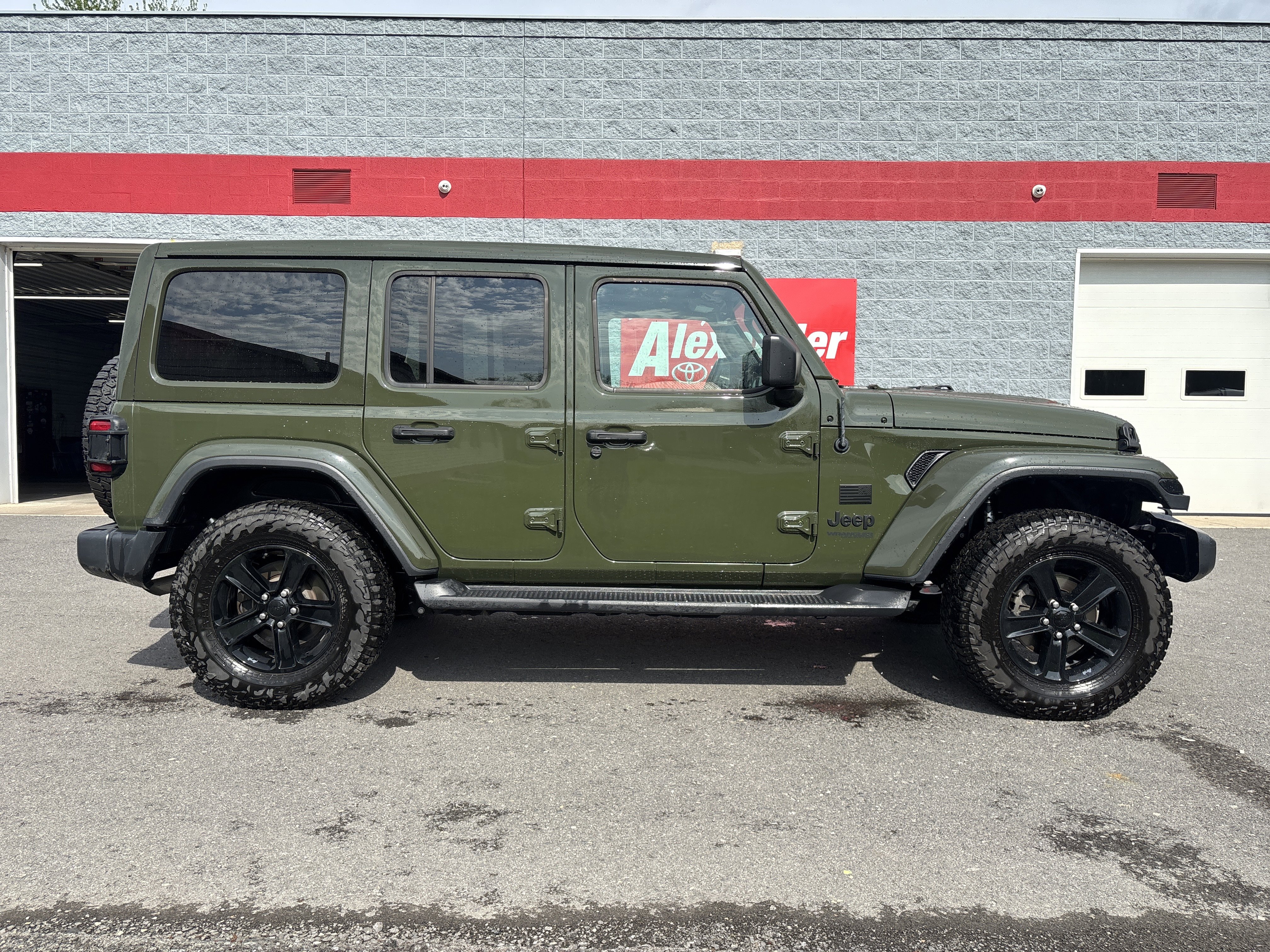 Used 2020 Jeep Wrangler Unlimited Sahara video 2