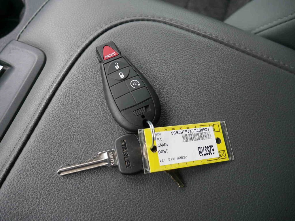 Used 2018 RAM 1500 SLT image 32