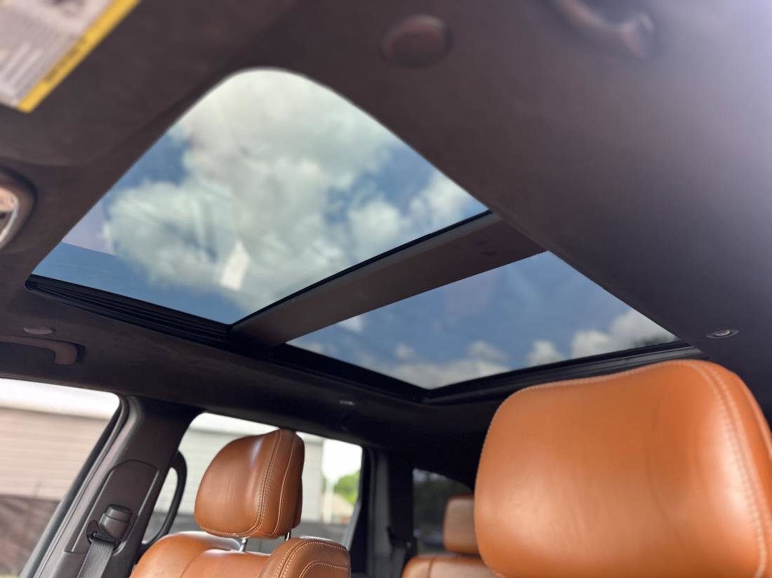 Used 2016 Jeep Grand Cherokee SRT image 11