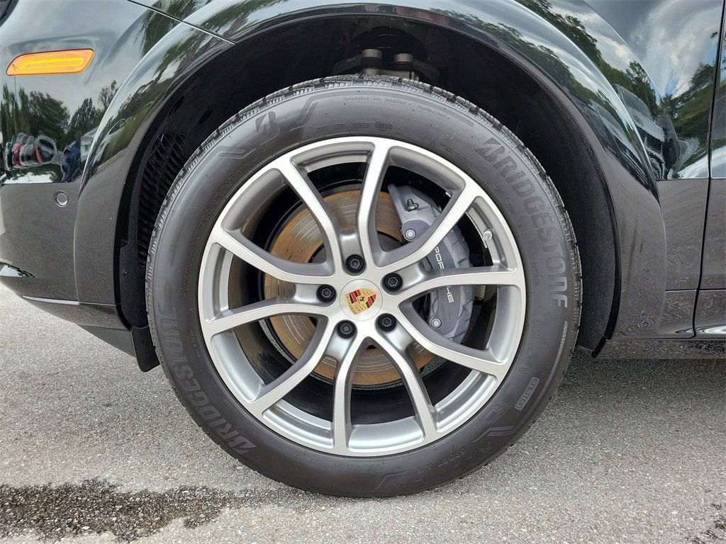Certified 2025 Porsche Cayenne image 11