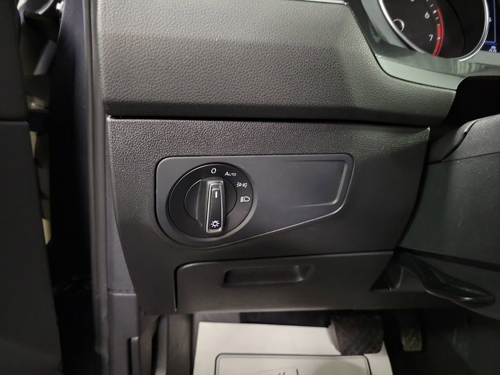 Used 2019 Volkswagen Tiguan SE image 22