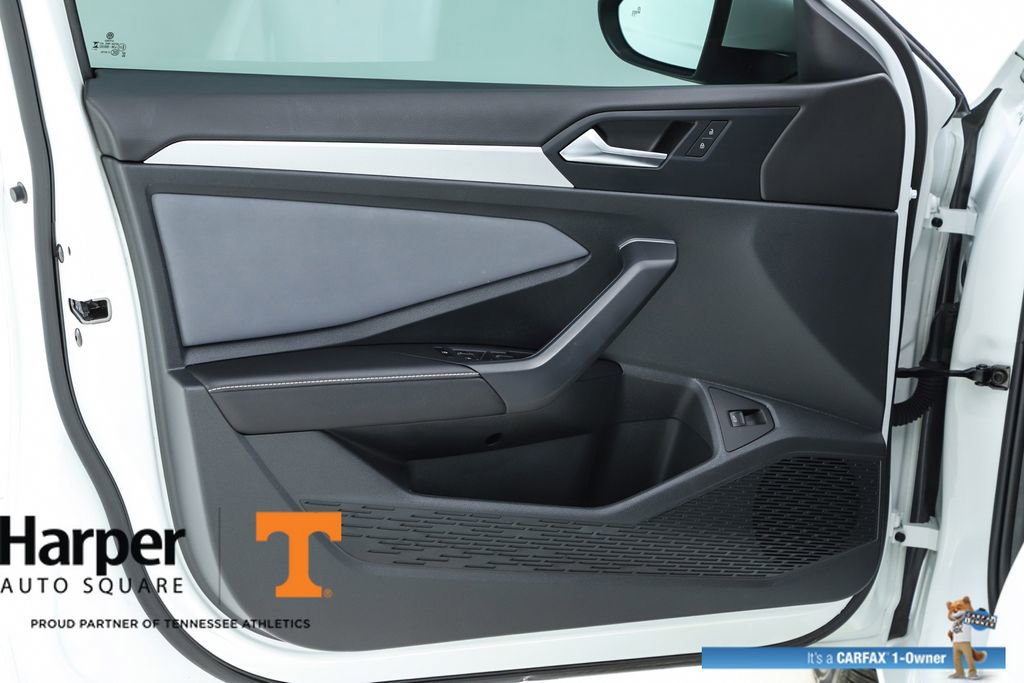 Used 2025 Volkswagen Jetta SE w/ Sunroof Package image 18