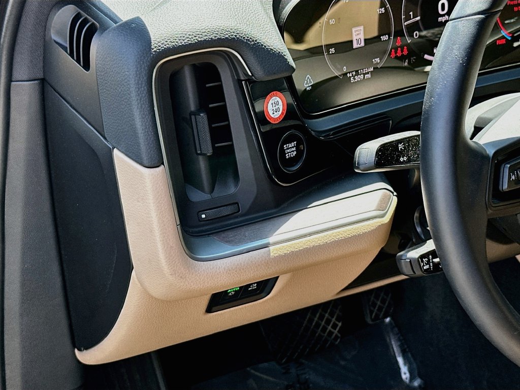 Certified 2026 Porsche Cayenne AWD/4WD image 10