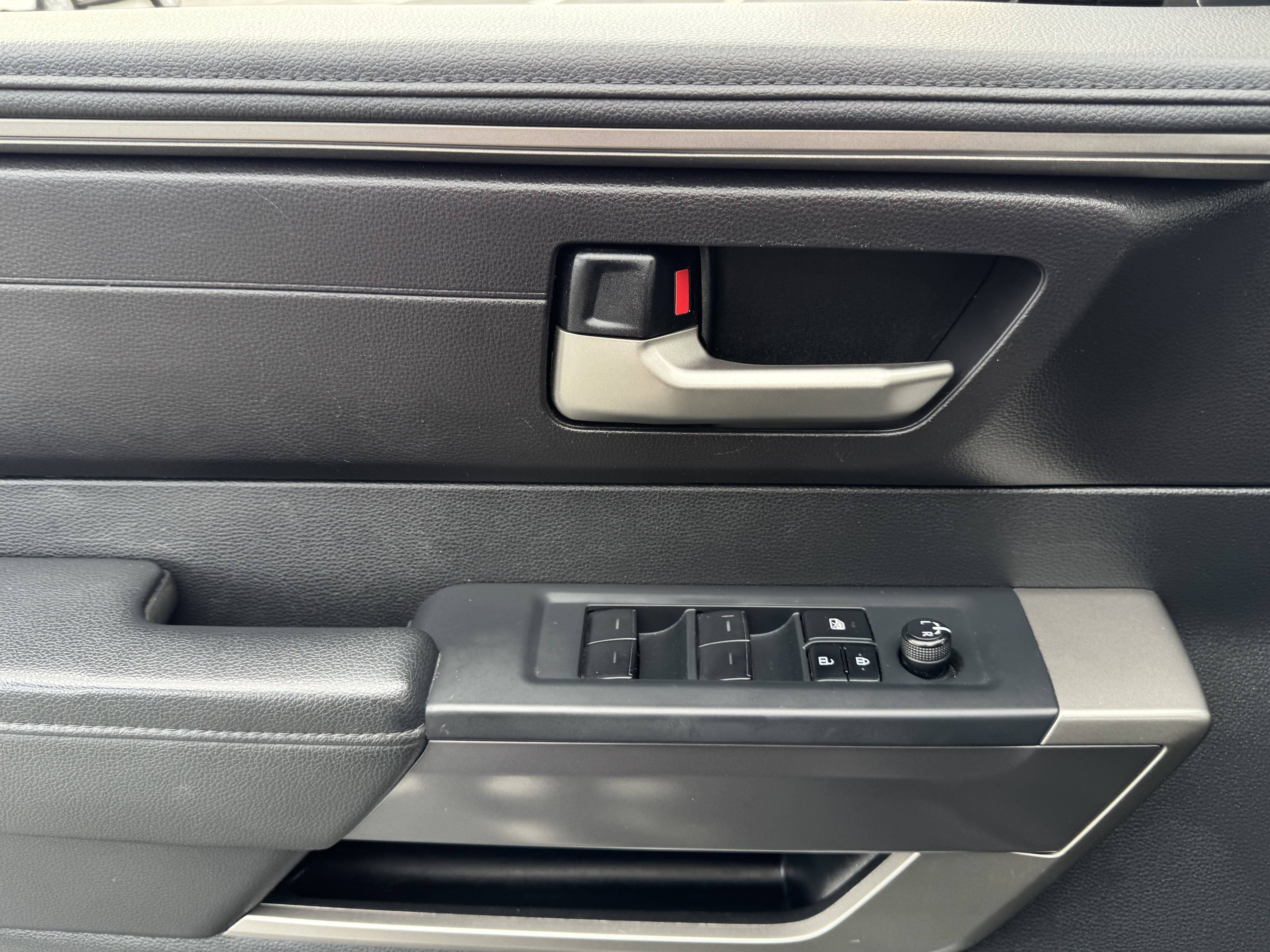 Used 2022 Toyota Tundra SR5 w/ SR5 Convenience Package image 15