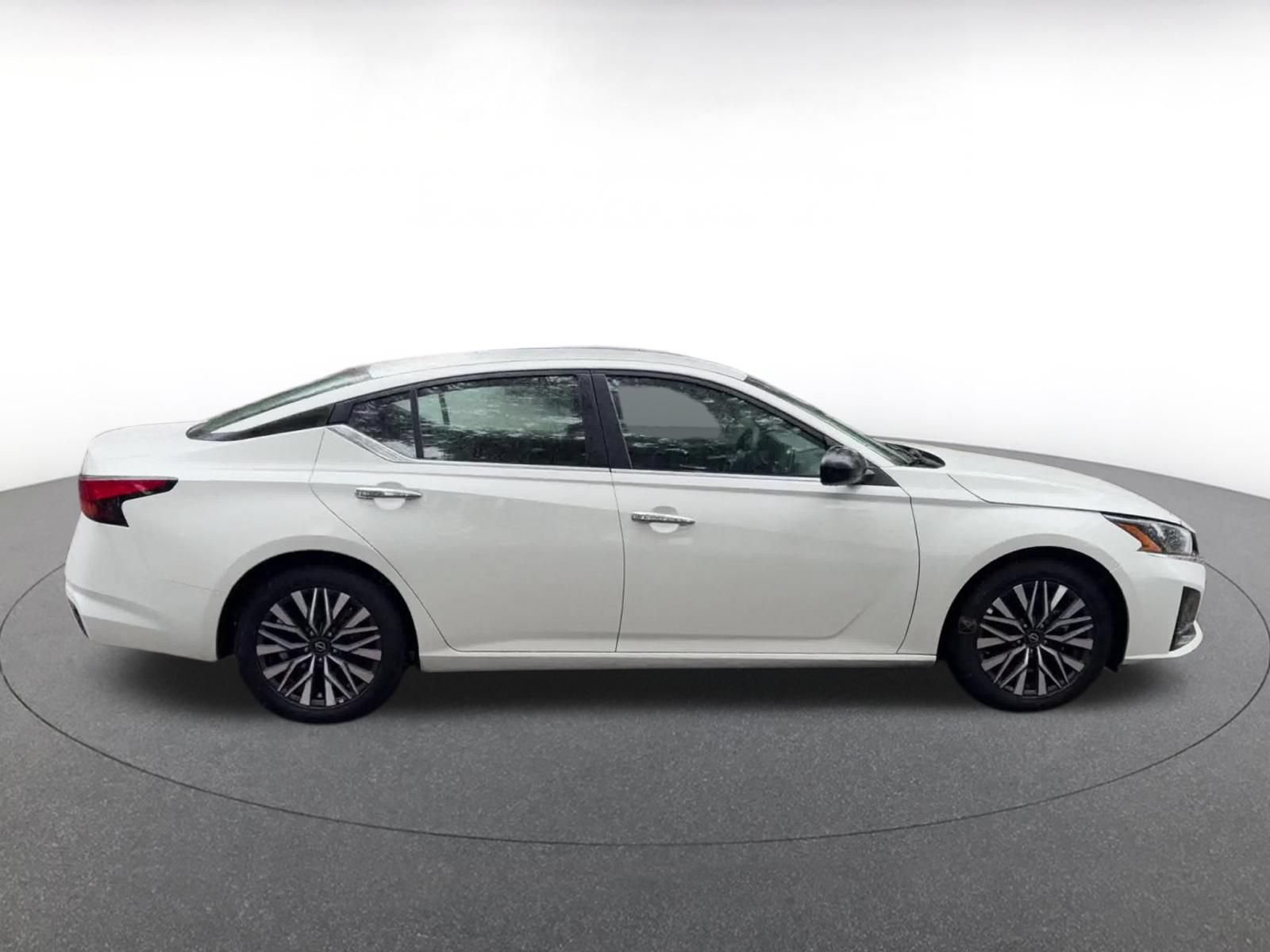 Used 2025 Nissan Altima 2.5 SV FWD image 16