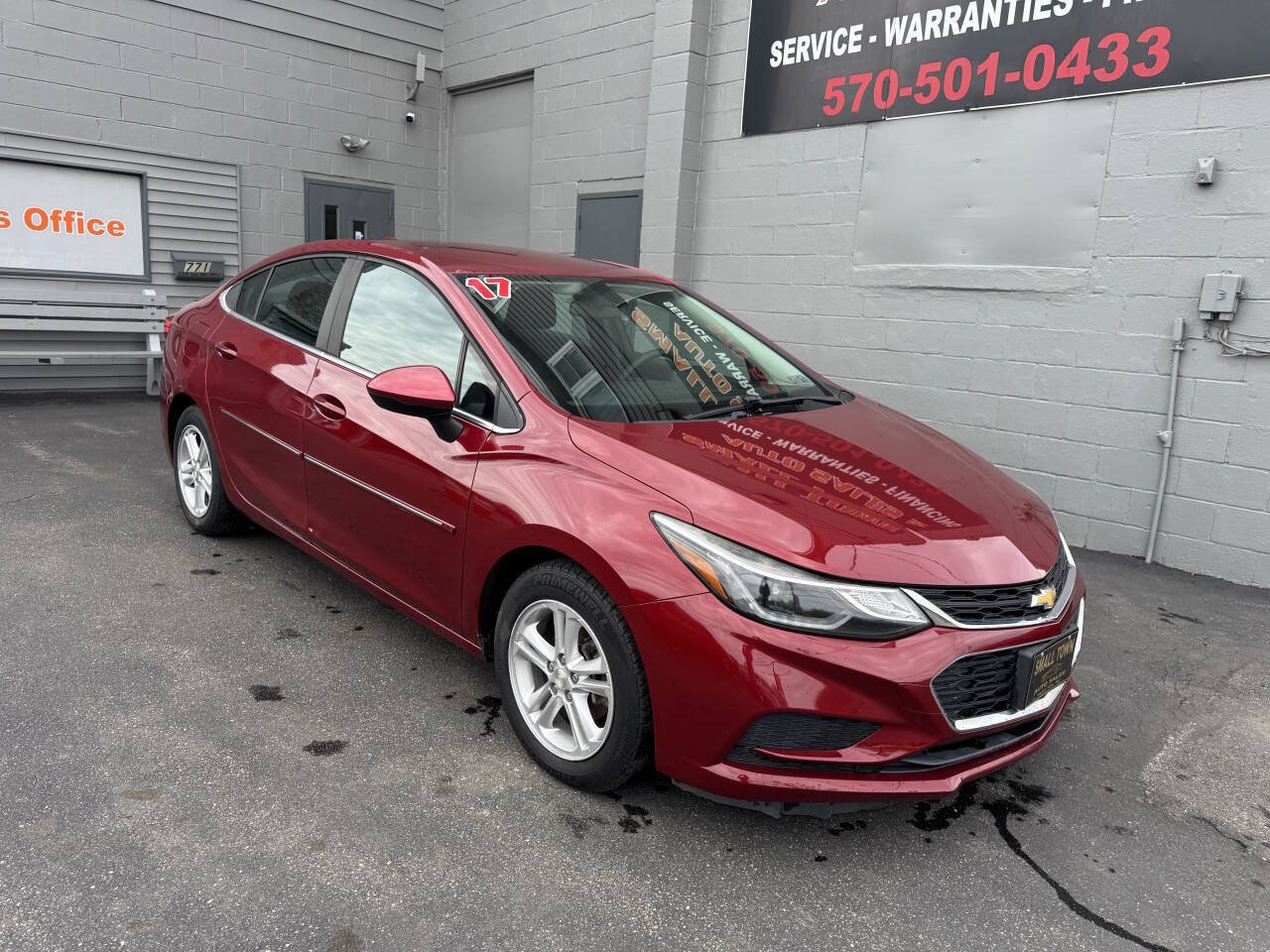 Used 2017 Chevrolet Cruze LT w/ Convenience Package FWD image 1