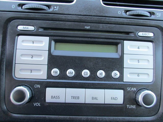 Used 2010 Volkswagen Golf 4-Door image 19