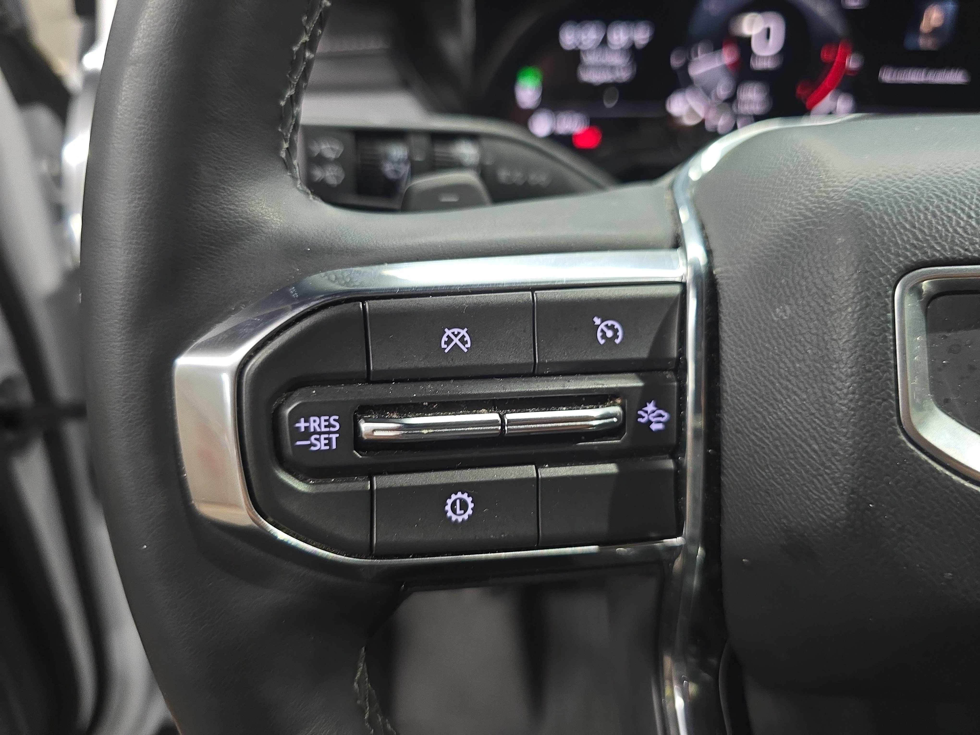Used 2024 GMC Acadia Elevation FWD image 17
