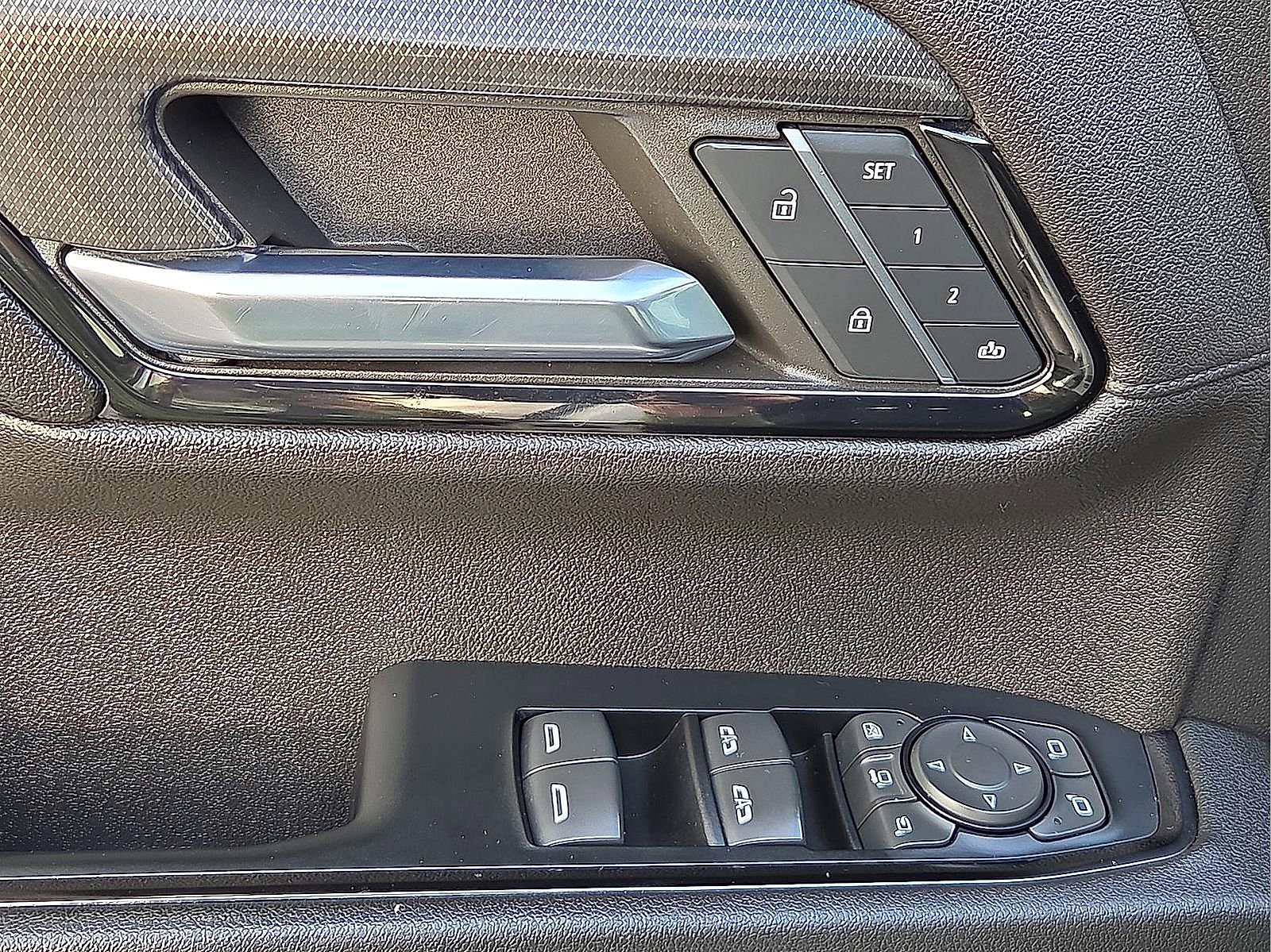 Used 2024 GMC Sierra 2500 AT4 image 13