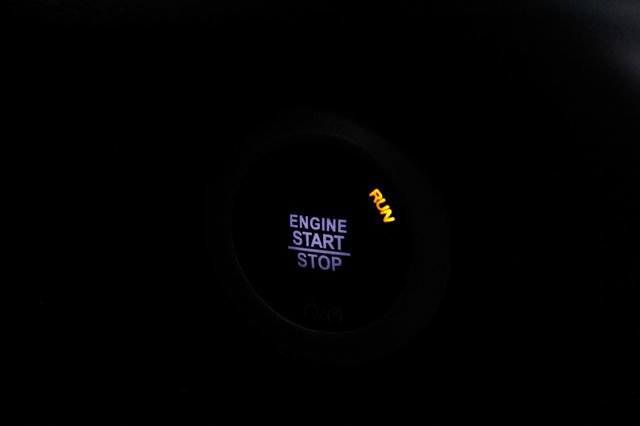 Used 2025 Chrysler Pacifica Select image 34