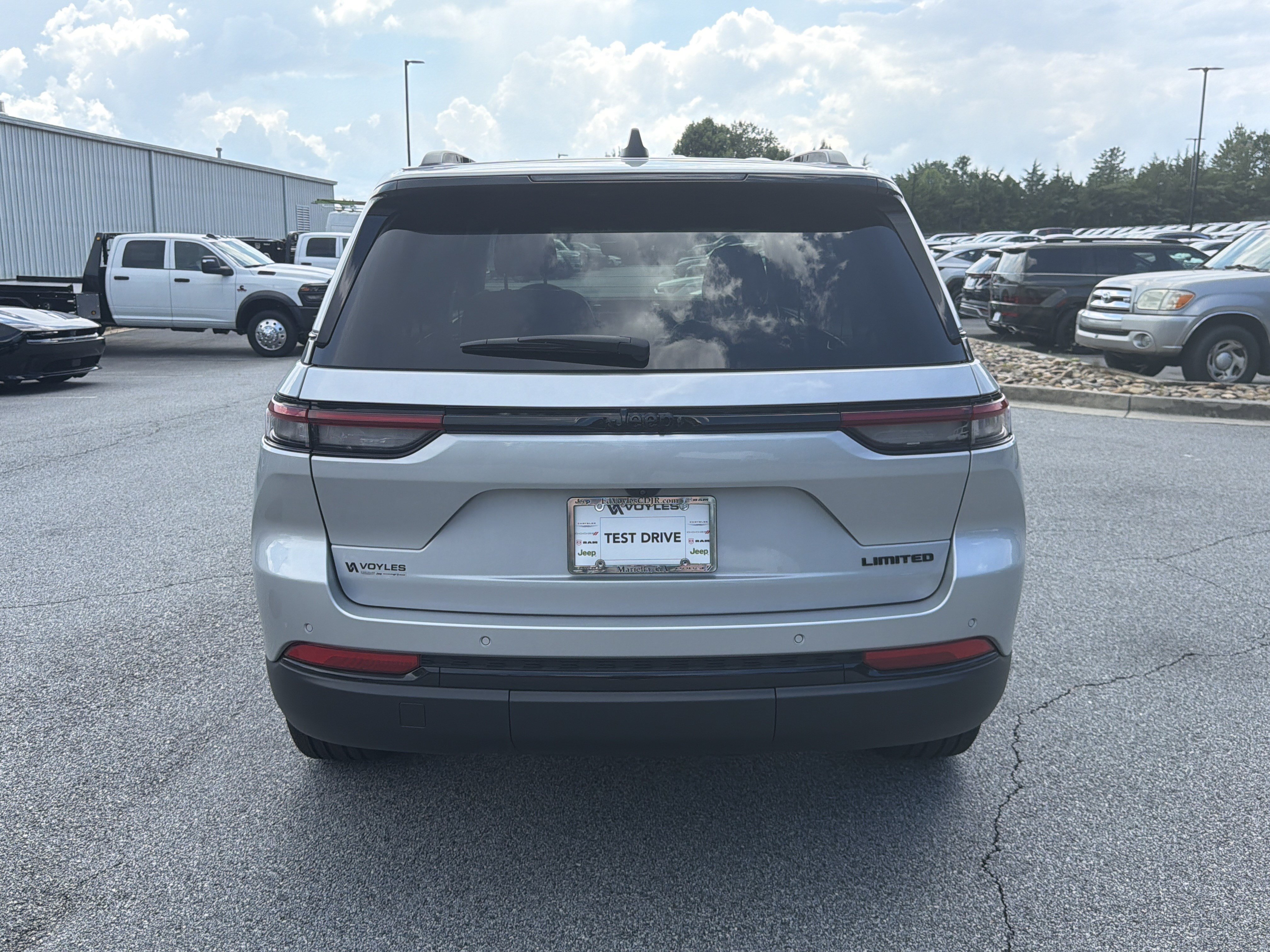 New 2025 Jeep Grand Cherokee Limited w/ Black Appearance Package RWD image 7