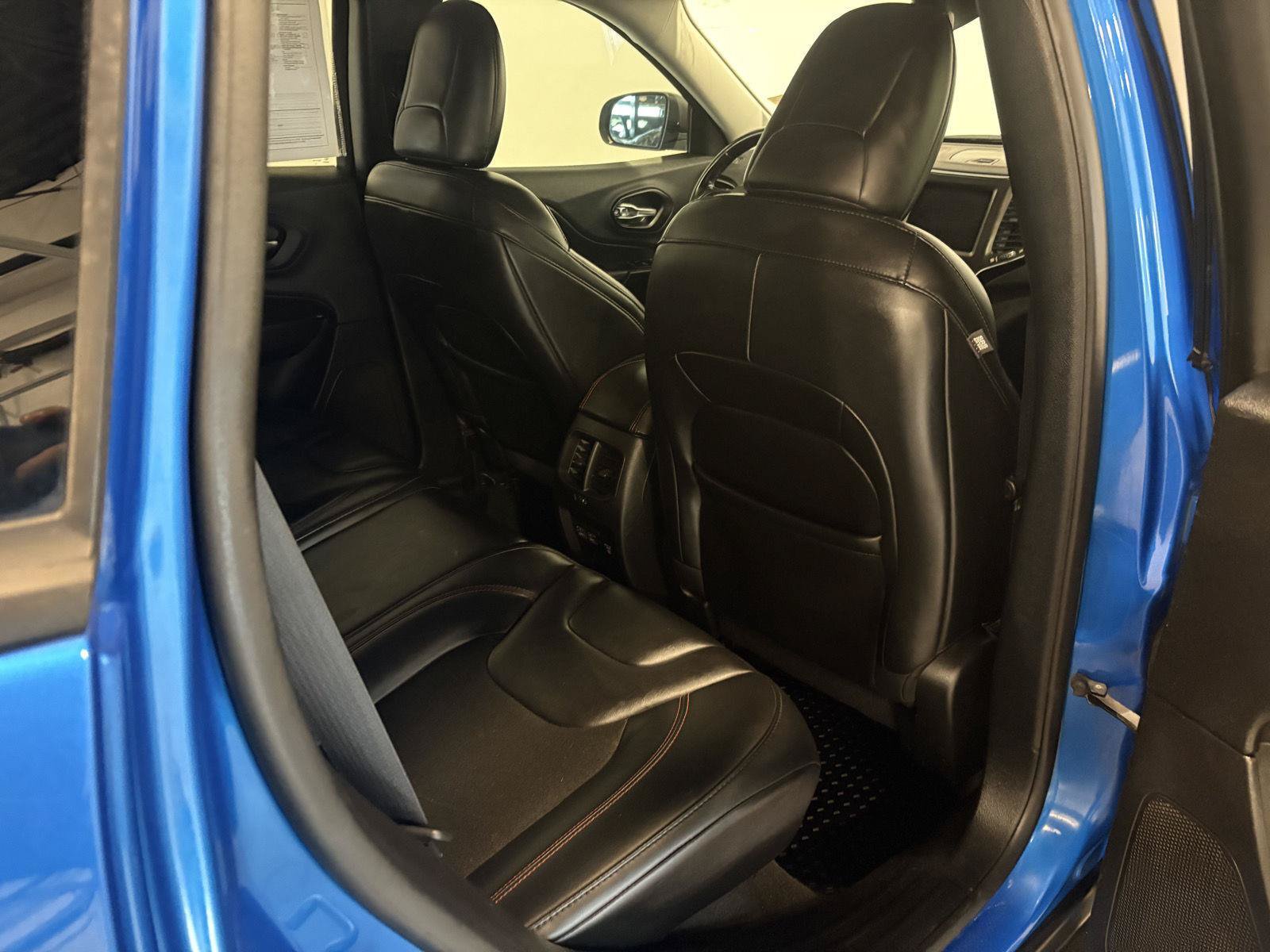 Used 2021 Jeep Cherokee Trailhawk w/ Sun, Sound & Nav Group AWD/4WD image 40