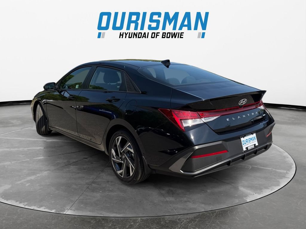 Used 2025 Hyundai Elantra SEL FWD image 4