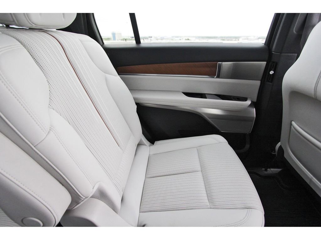 Certified 2026 Cadillac Vistiq Luxury image 11