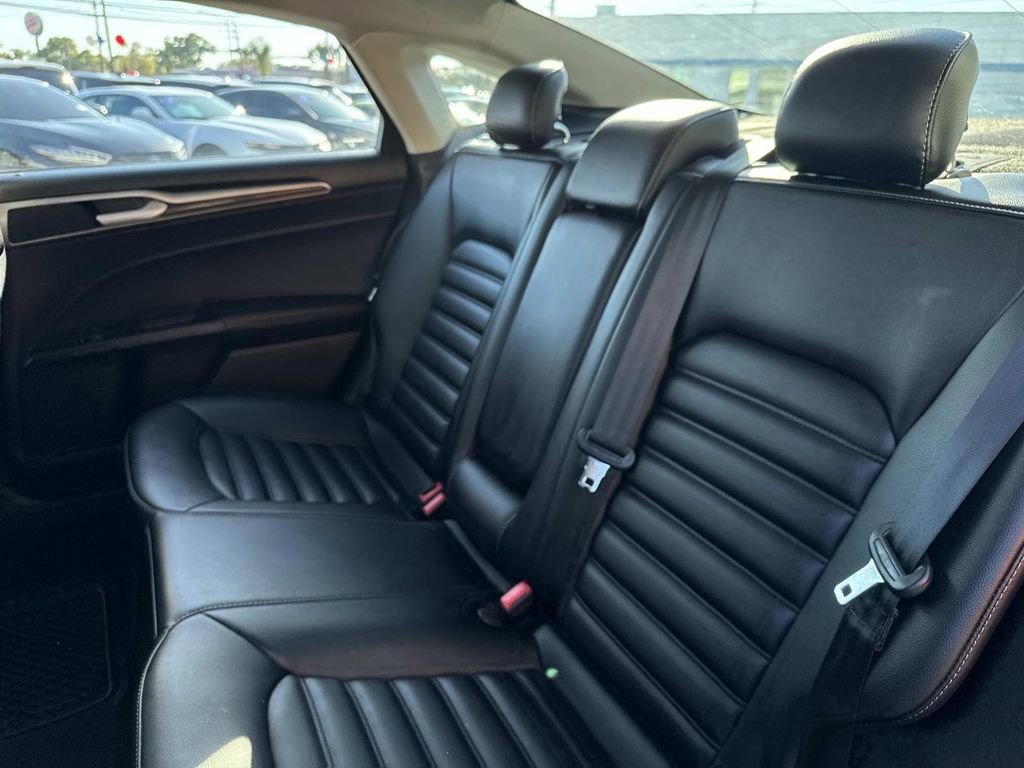 Used 2020 Ford Fusion SEL FWD image 16