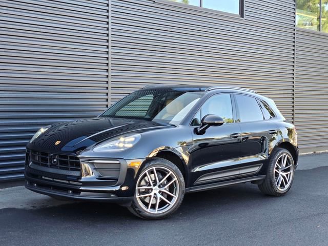 Used 2025 Porsche Macan image 1