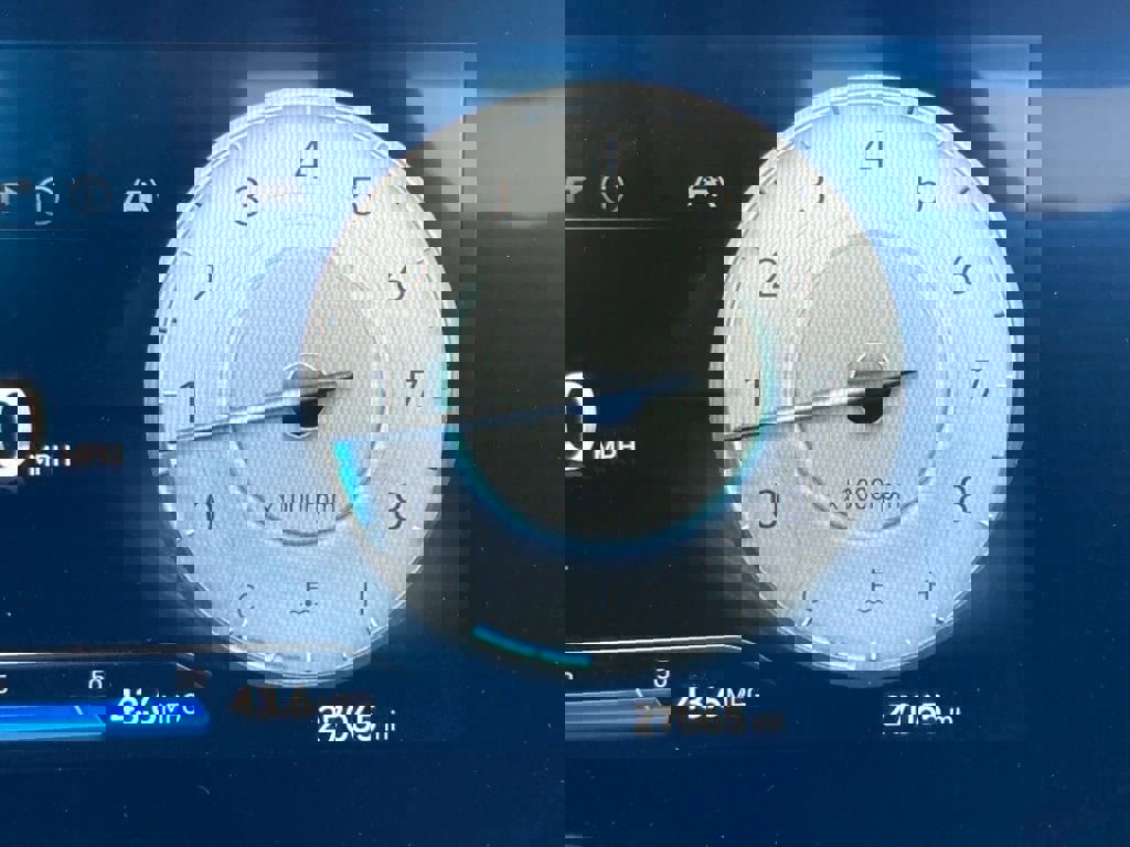 Used 2025 Hyundai Elantra SEL image 17