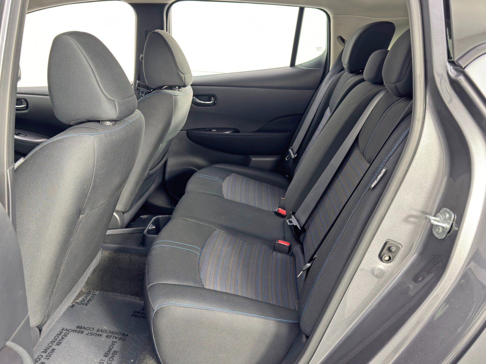 Used 2025 Nissan Leaf S image 30