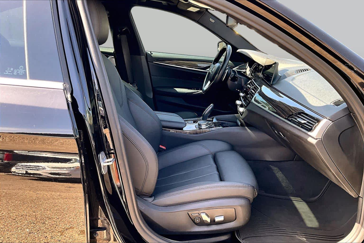 Used 2018 BMW 530i RWD image 11