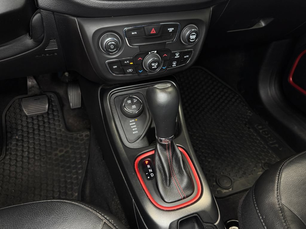 Used 2018 Jeep Compass Trailhawk w/ Leather Interior Group AWD/4WD image 19