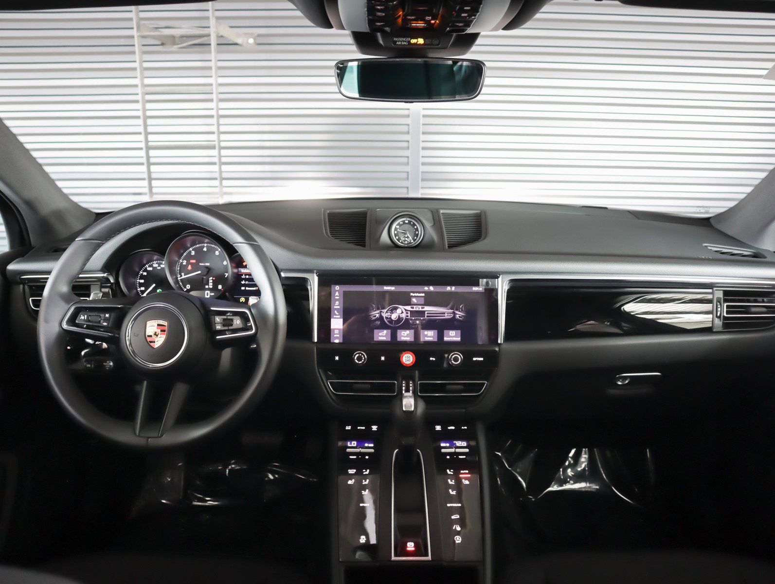 Used 2025 Porsche Macan image 14