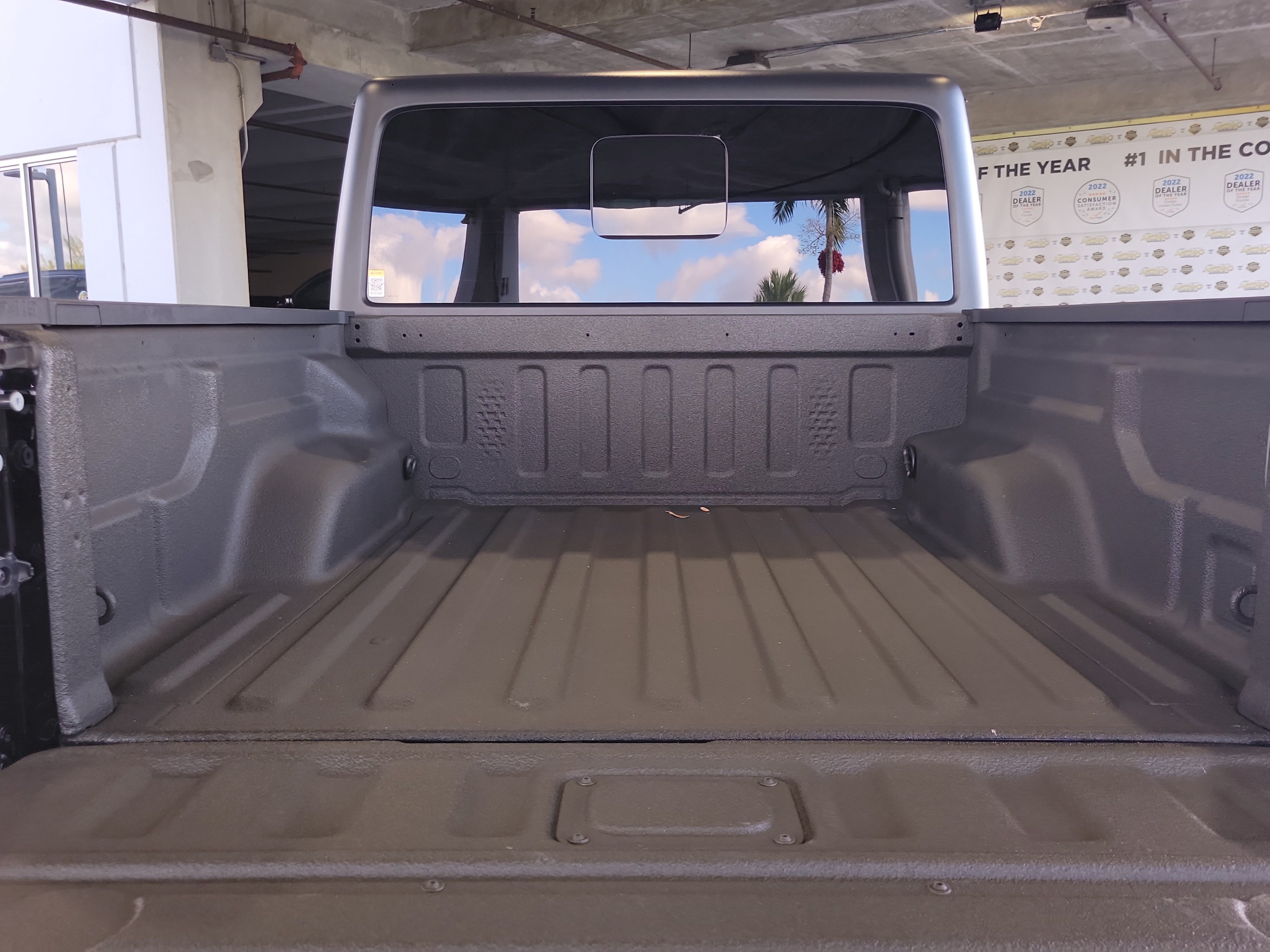 Certified 2023 Jeep Gladiator Sport AWD/4WD image 8