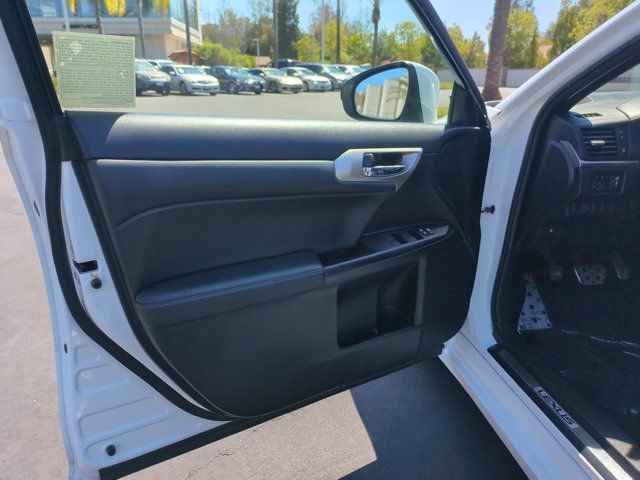 Used 2015 Lexus CT 200h w/ F Sport w/Nuluxe Interior FWD image 14