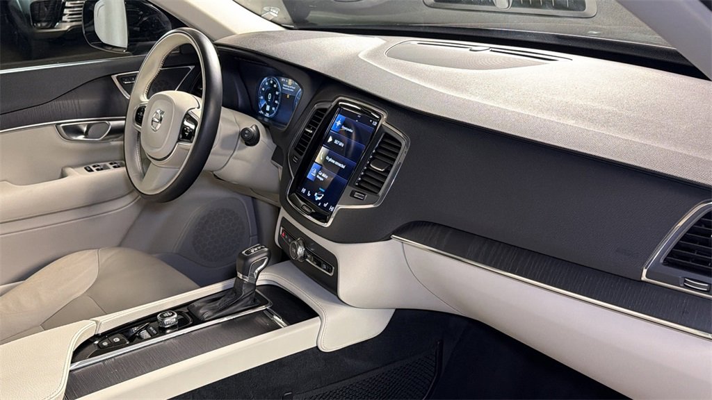 Used 2020 Volvo XC90 T6 Momentum w/ Protection Package Premier image 10