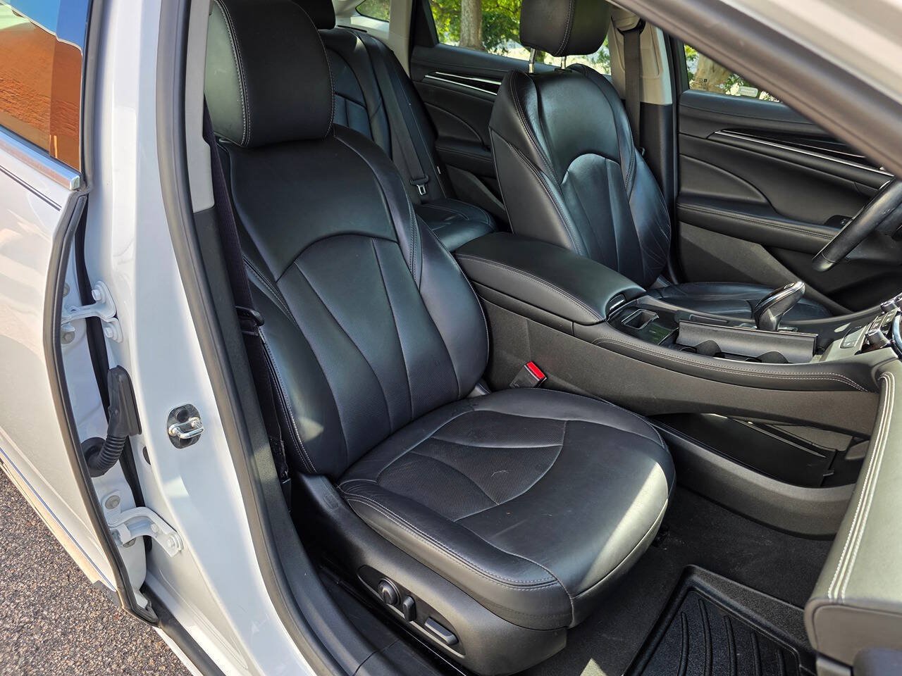 Used 2018 Buick LaCrosse Essence FWD image 31