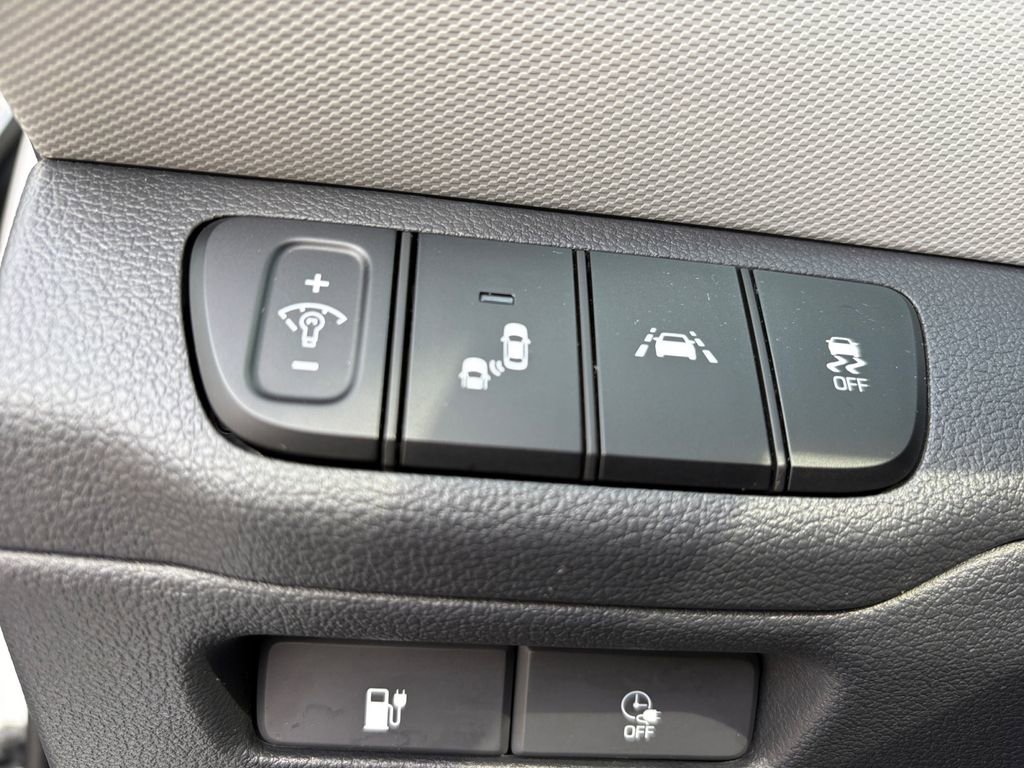 Used 2020 Hyundai Ioniq Limited image 18