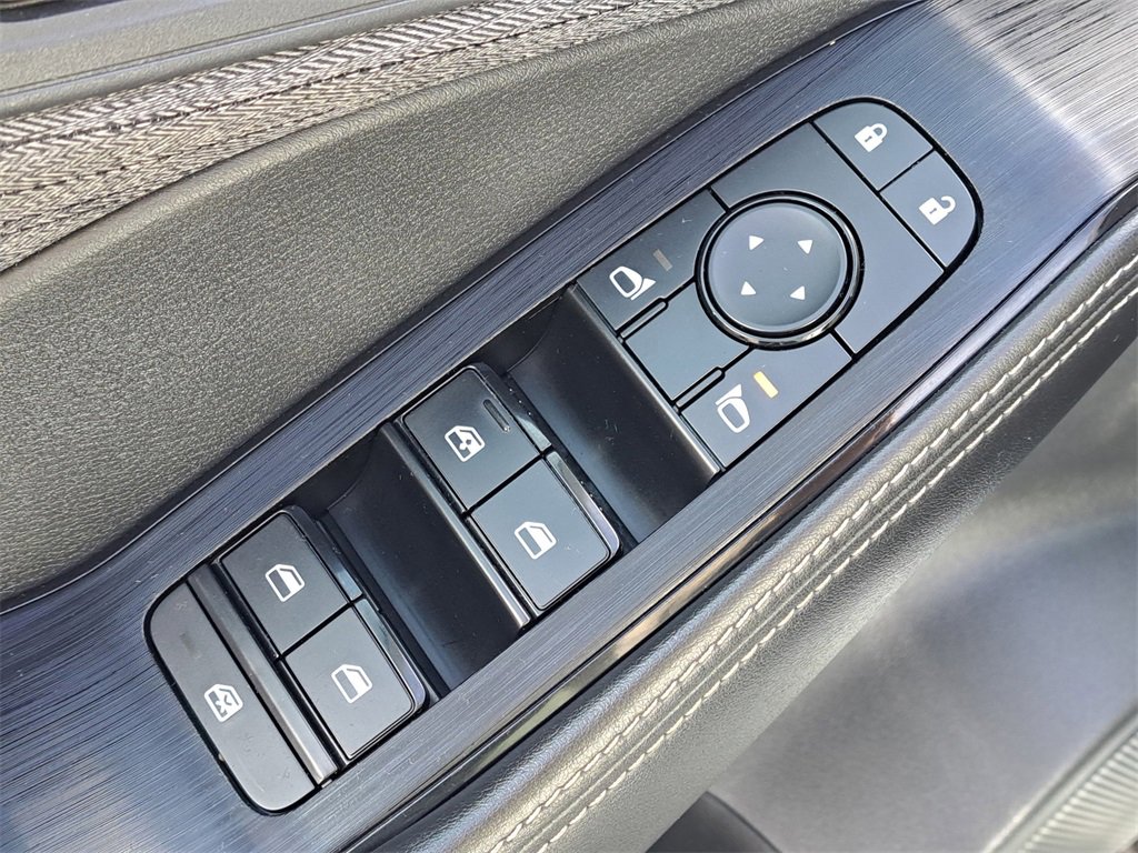 Used 2022 Nissan Rogue S image 17