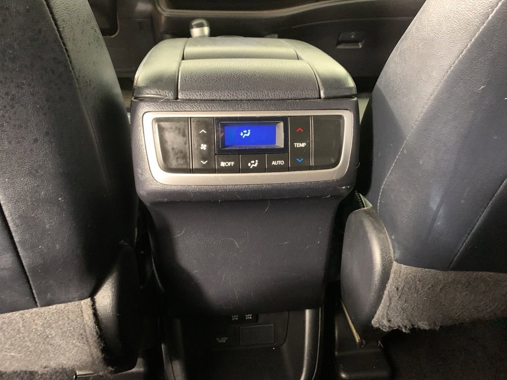 Used 2018 Toyota Highlander XLE AWD/4WD image 34