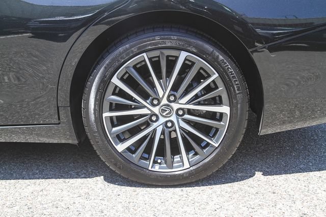 Used 2025 Lexus ES 300h w/ Premium Package FWD image 12