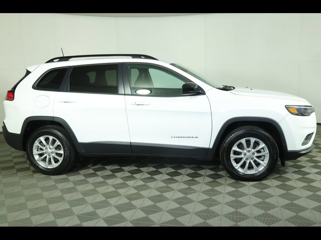 Used 2022 Jeep Cherokee Latitude Lux AWD/4WD image 3