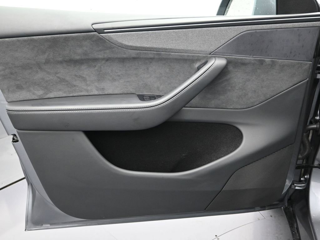 Used 2026 Tesla Model Y 2WD image 10