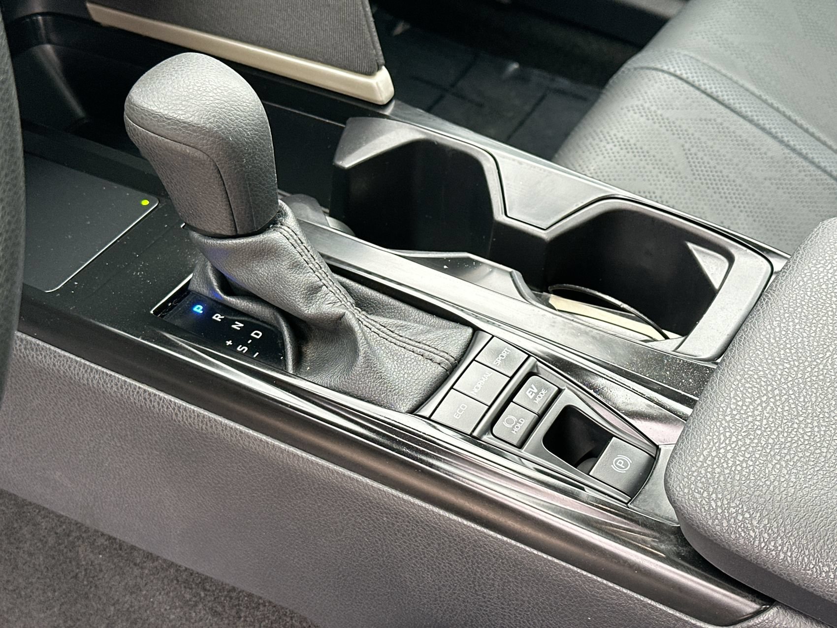 Used 2025 Toyota Camry LE FWD image 19