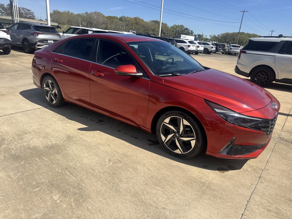 Used 2022 Hyundai Elantra Limited w/ Cargo Package image 9