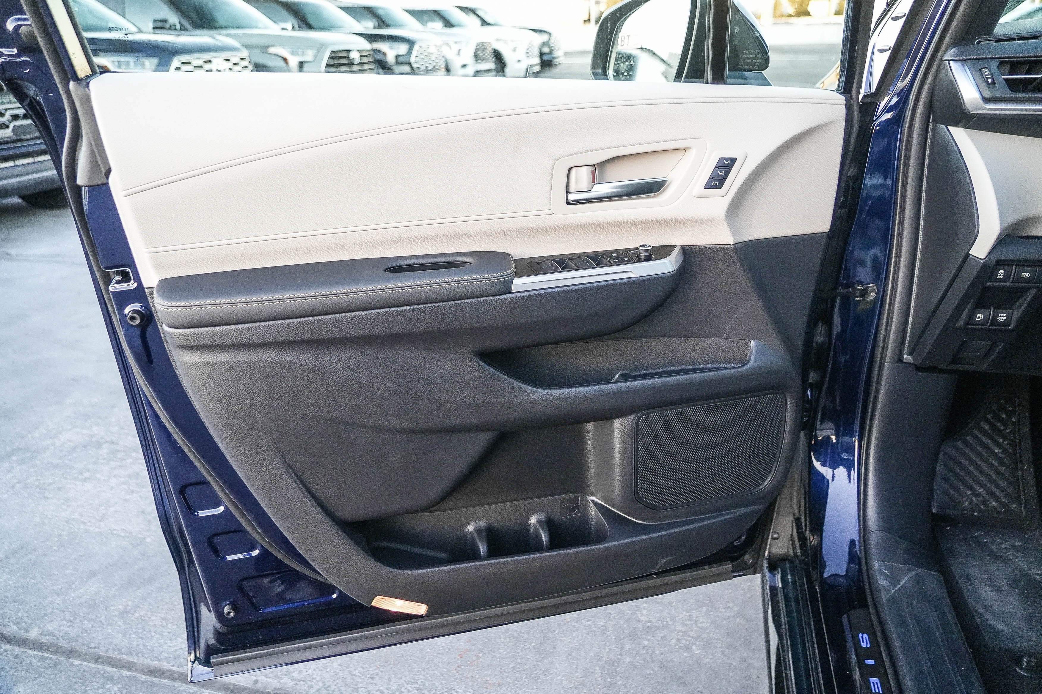 New 2026 Toyota Sienna Platinum AWD/4WD image 24