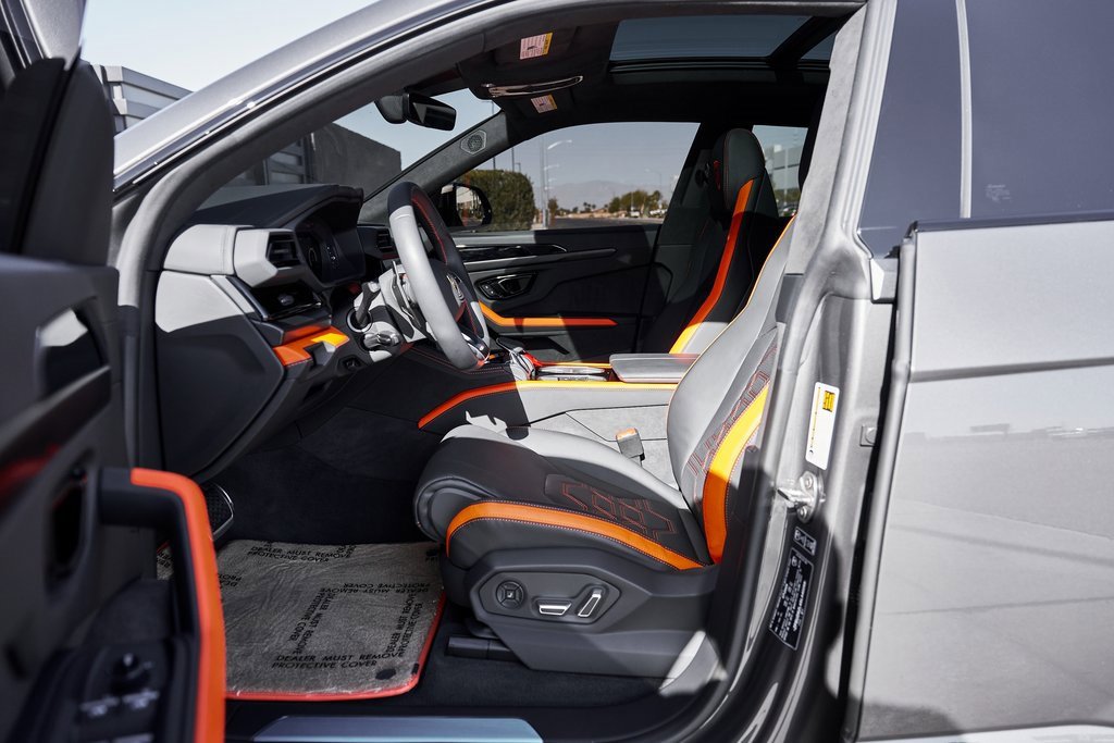 Used 2025 Lamborghini Urus SE image 35