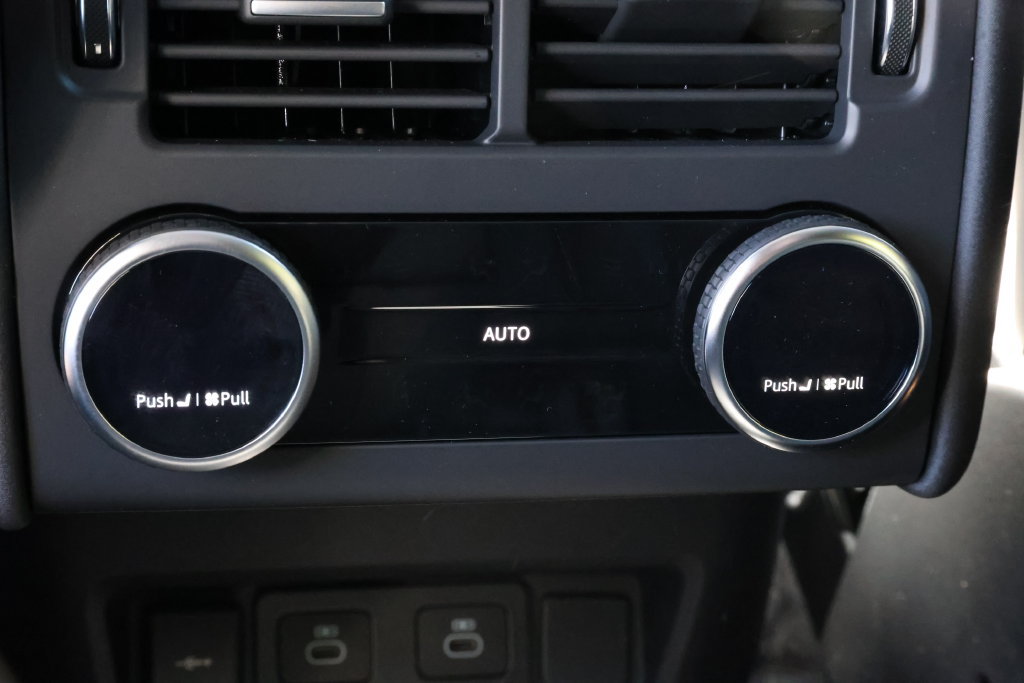 New 2026 Land Rover Discovery Limited Edition AWD/4WD image 30