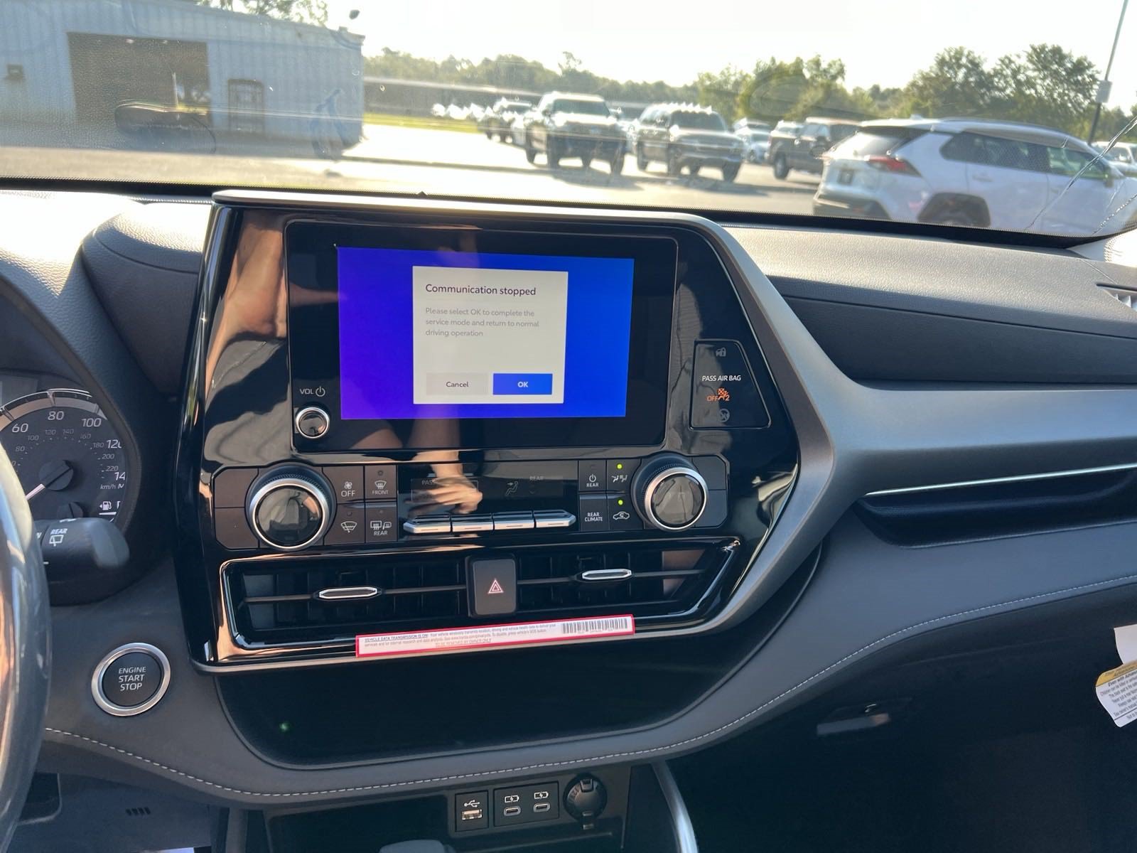 New 2024 Toyota Highlander LE FWD image 19
