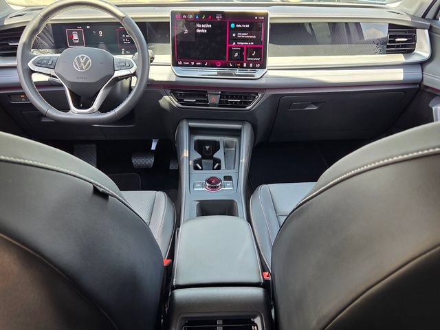 Certified 2025 Volkswagen Tiguan SE FWD image 8