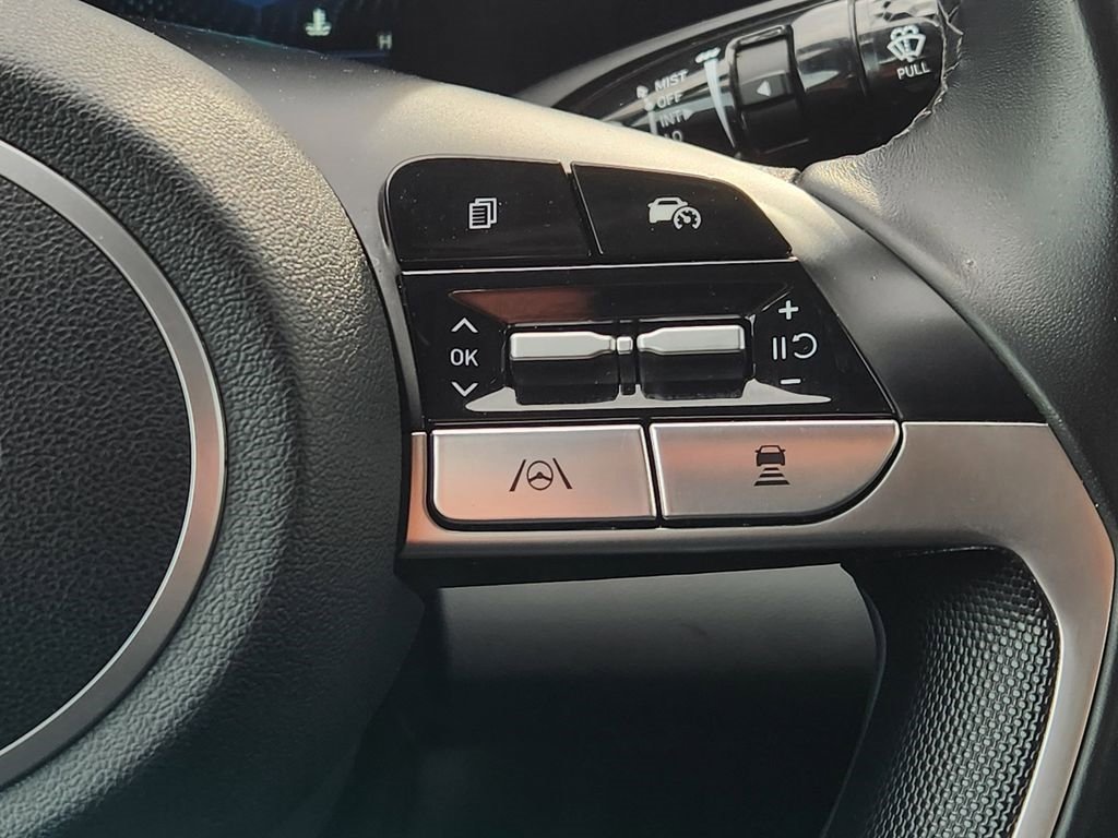 Used 2024 Hyundai Elantra Limited image 29