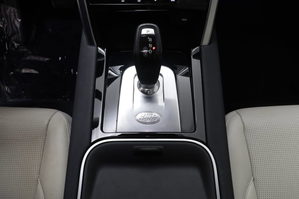 Used 2020 Land Rover Discovery Sport SE AWD/4WD image 14