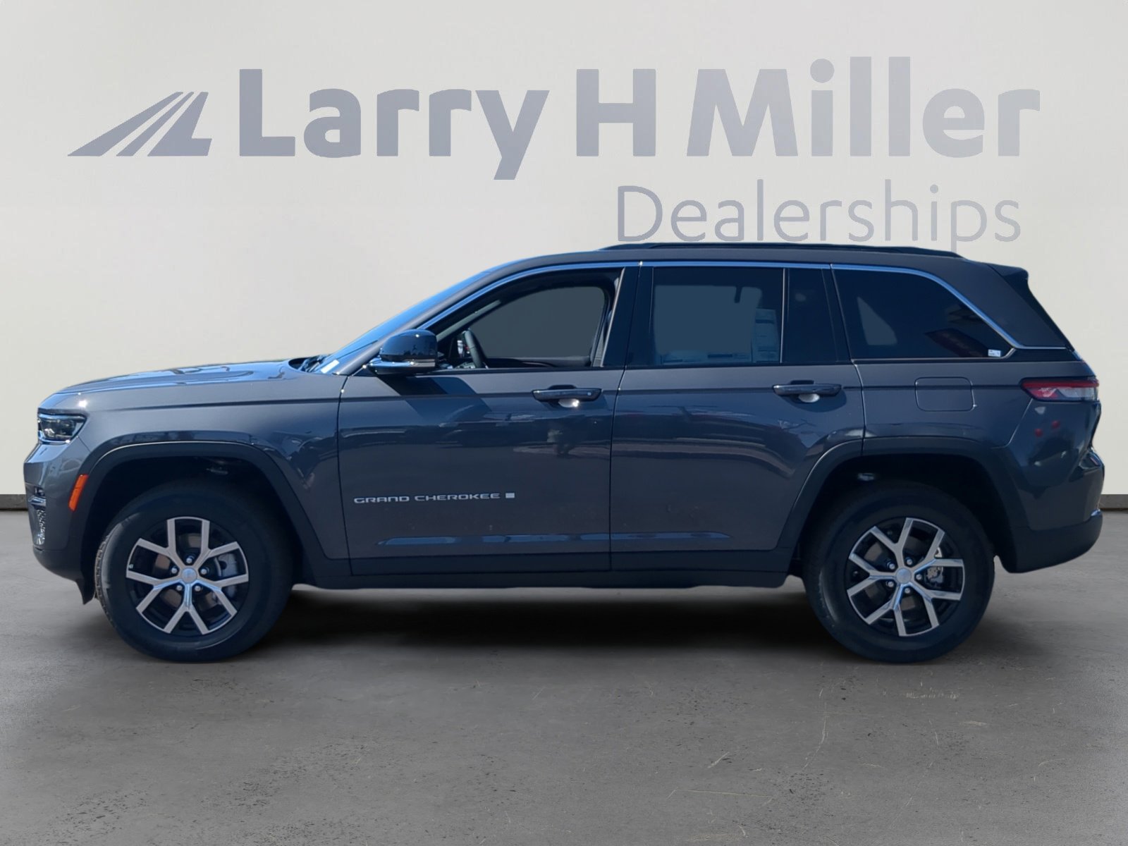 New 2025 Jeep Grand Cherokee Limited w/ Trailer Tow Package video 2