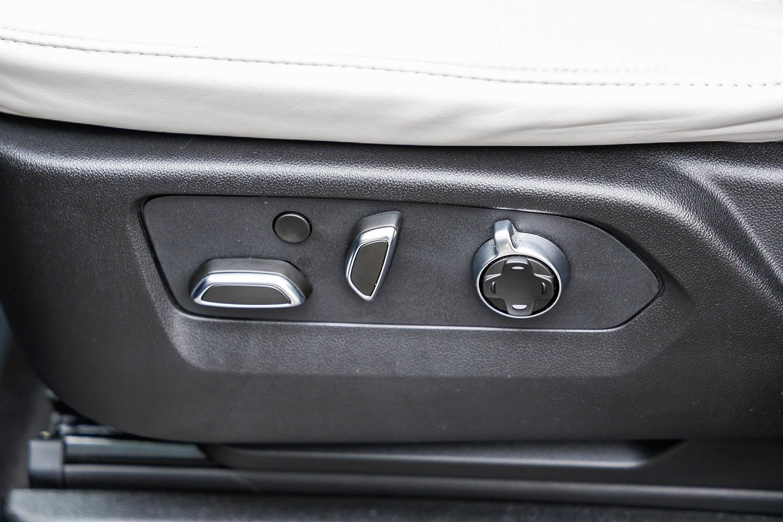 Used 2025 Cadillac Escalade V w/ LPO, ONYX Package image 23