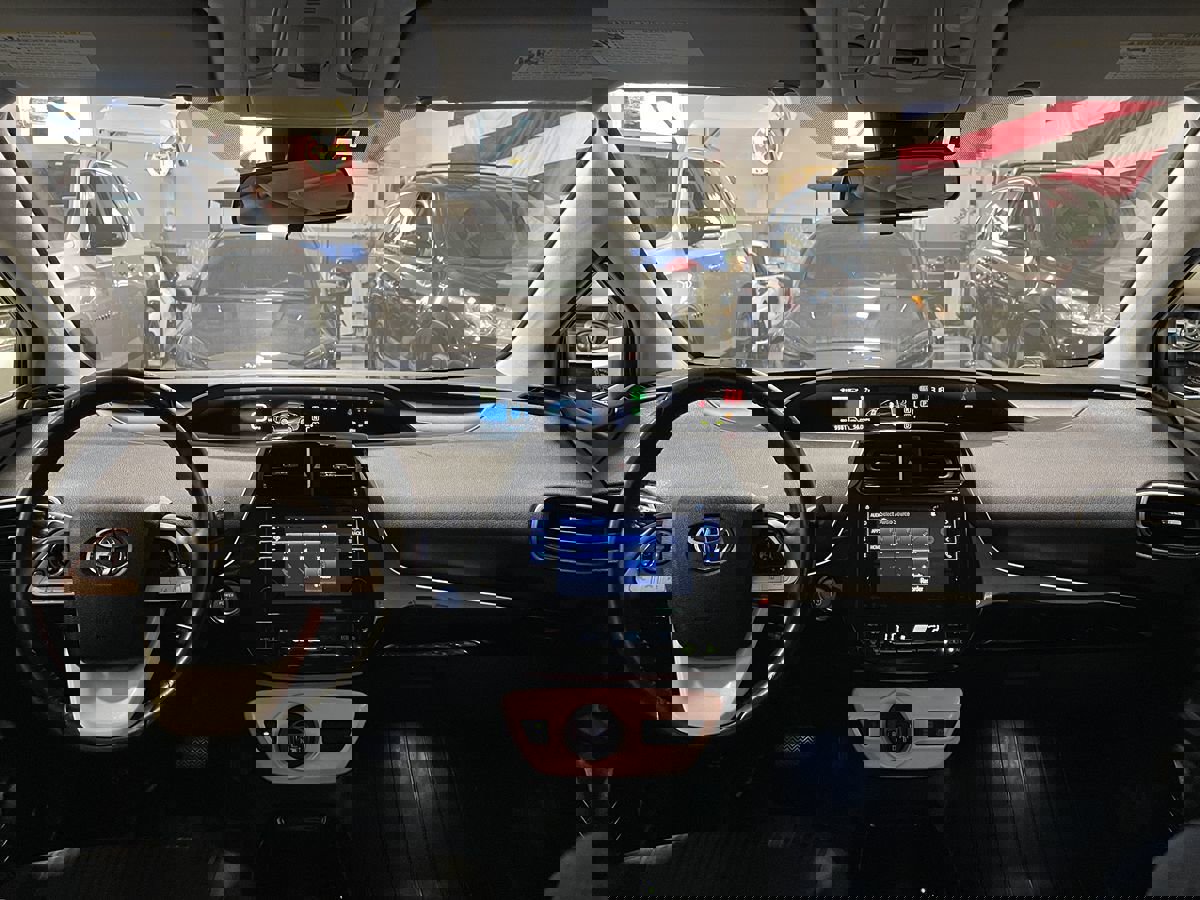 Used 2018 Toyota Prius Three image 13